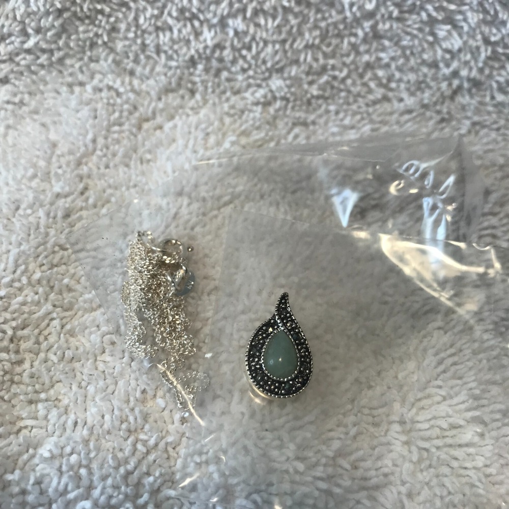 AVON 2007 Sterling Silver Jade and Marcasite Stone Pendant & Necklace new box